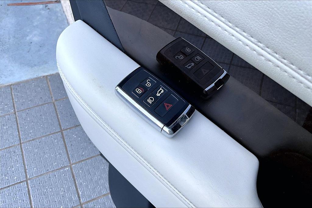Thumbnail: 2022 Land Rover Range Rover - 20