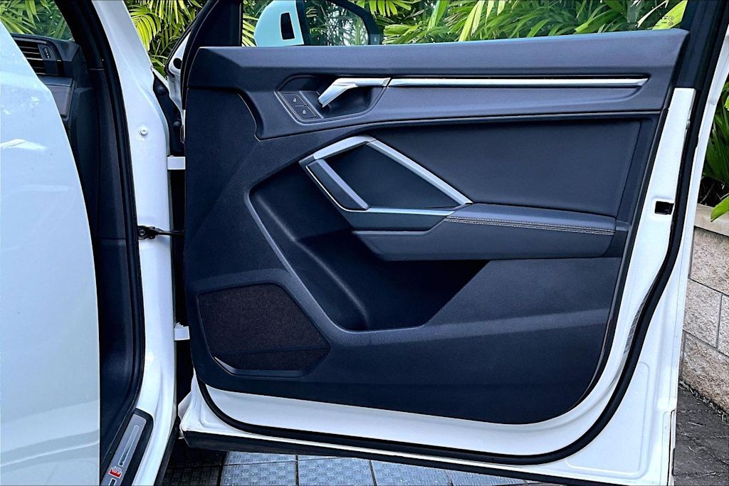 Thumbnail: 2020 Audi Q3 - 28