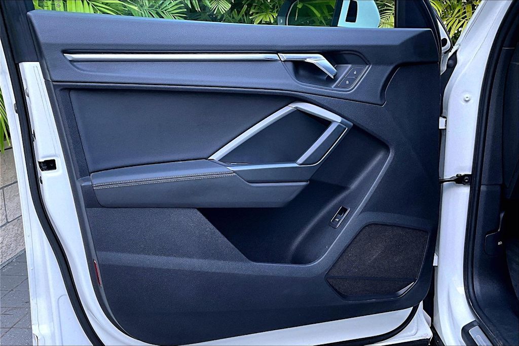 Thumbnail: 2020 Audi Q3 - 27