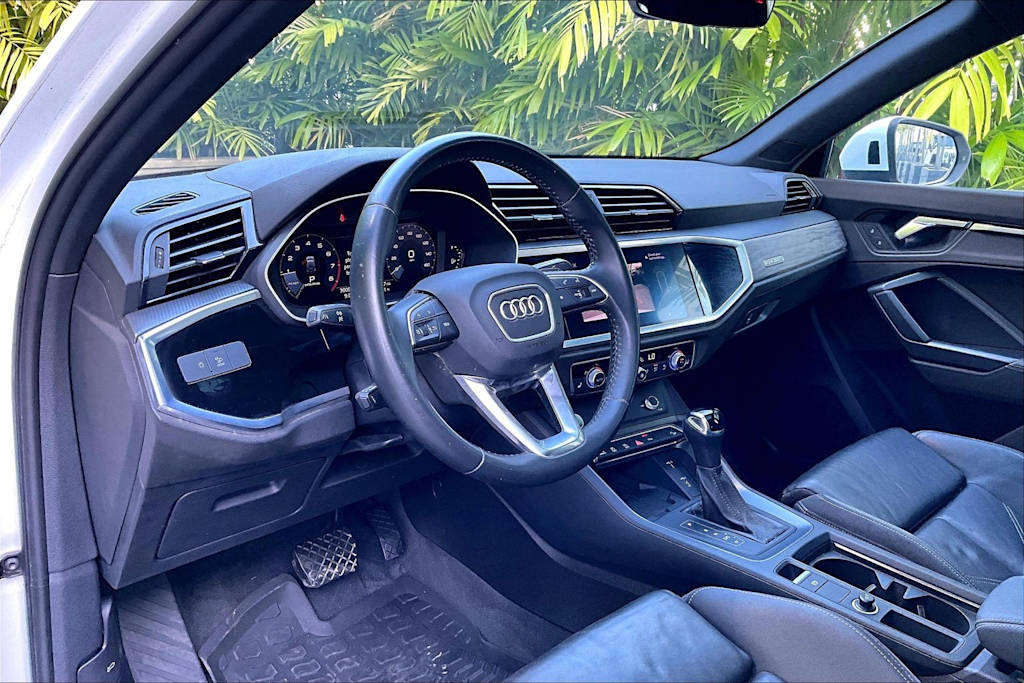Thumbnail: 2020 Audi Q3 - 2
