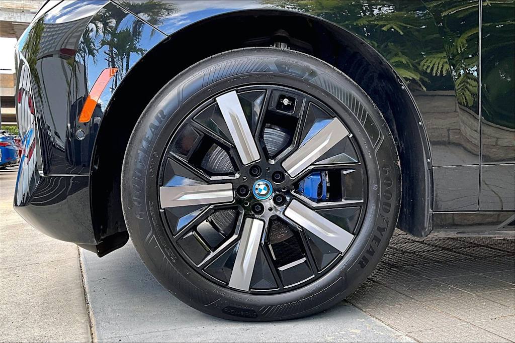 Thumbnail: 2025 BMW iX - 8