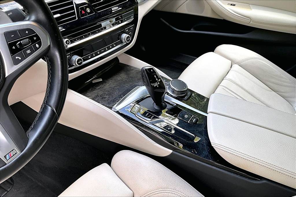 Thumbnail: 2023 BMW 5 Series - 17