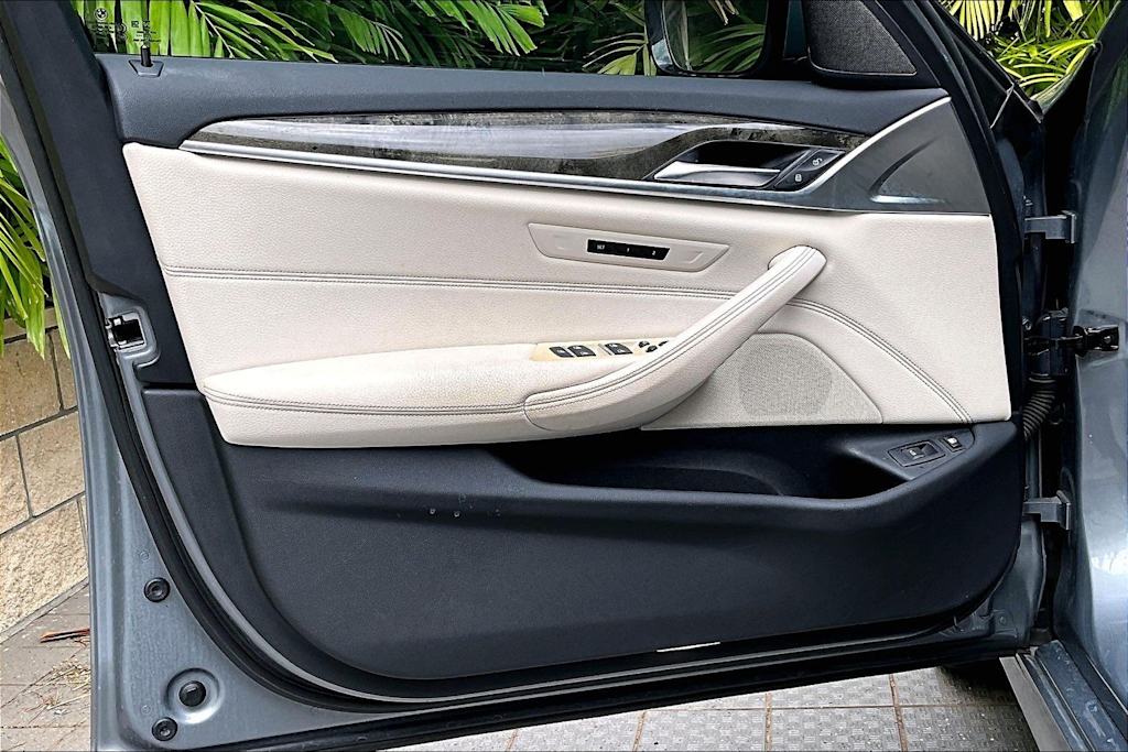 Thumbnail: 2023 BMW 5 Series - 27
