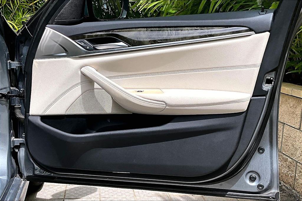 Thumbnail: 2023 BMW 5 Series - 28