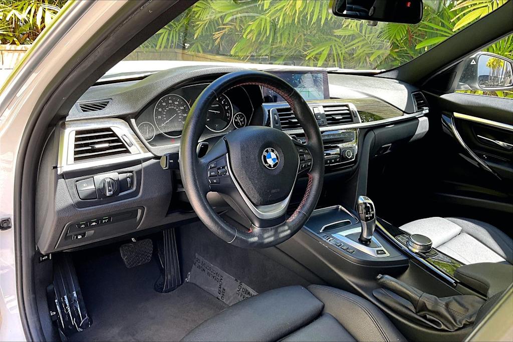 Thumbnail: 2017 BMW 3 Series - 2