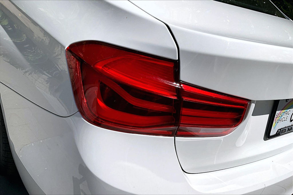 Thumbnail: 2017 BMW 3 Series - 32