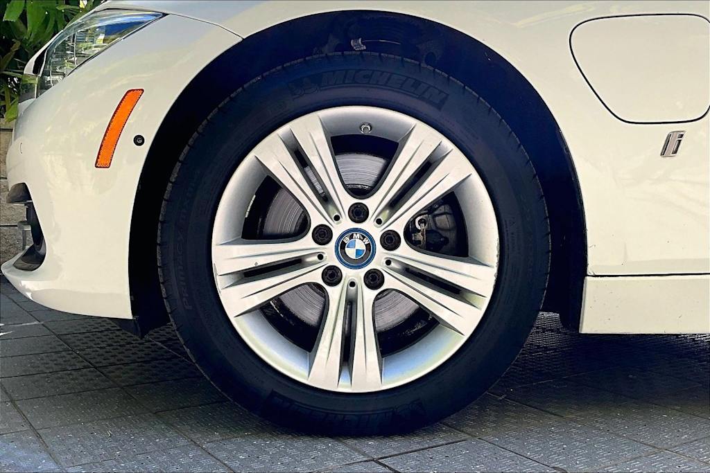 Thumbnail: 2017 BMW 3 Series - 8