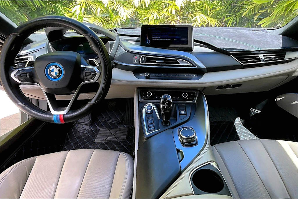 Thumbnail: 2015 BMW  - 8