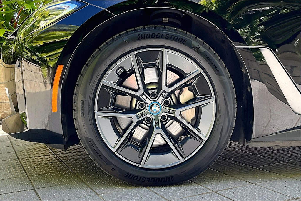 Thumbnail: 2024 BMW i4 - 8