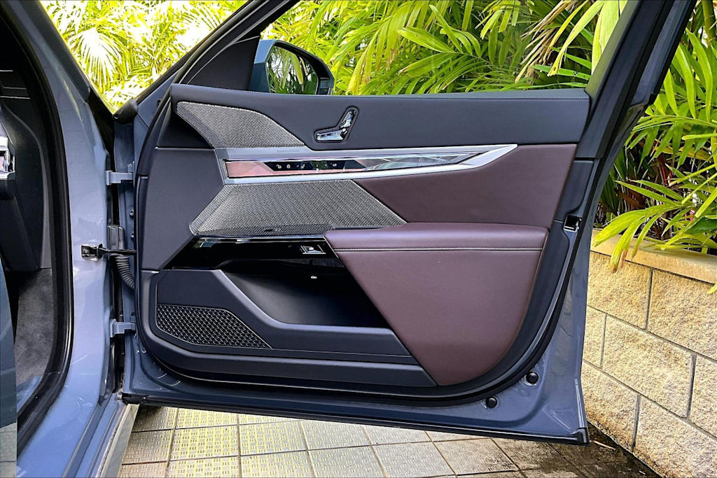 Thumbnail: 2023 BMW i7 - 28
