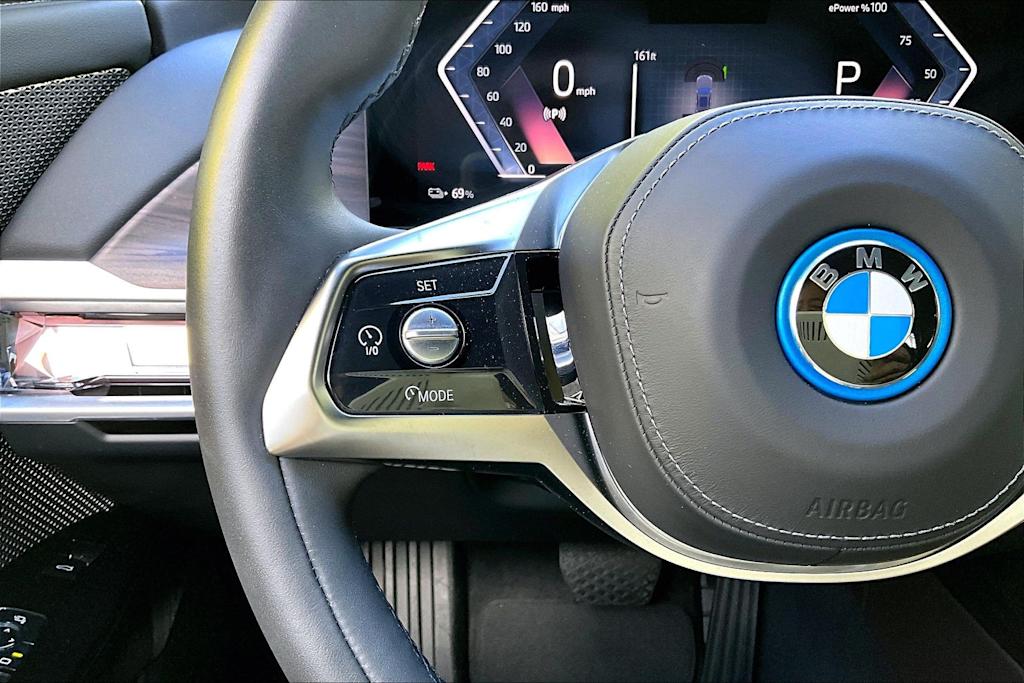 Thumbnail: 2023 BMW i7 - 25