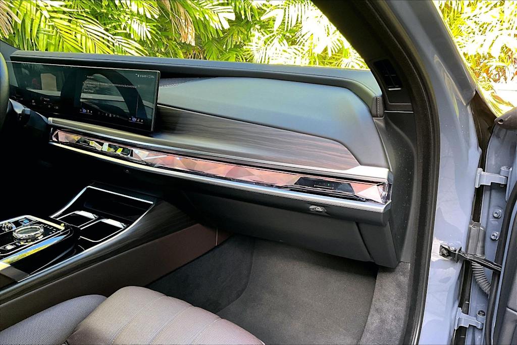 Thumbnail: 2023 BMW i7 - 24