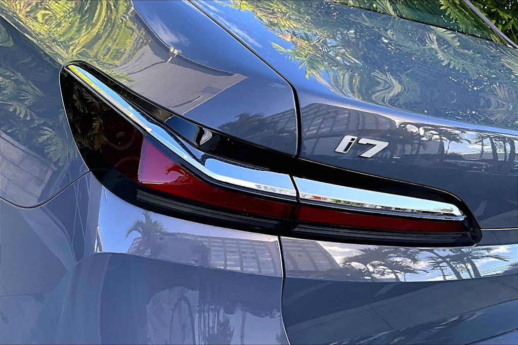 Thumbnail: 2023 BMW i7 - 32
