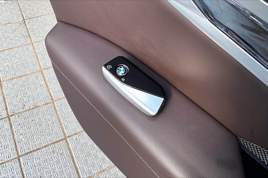 Thumbnail: 2023 BMW i7 - 21
