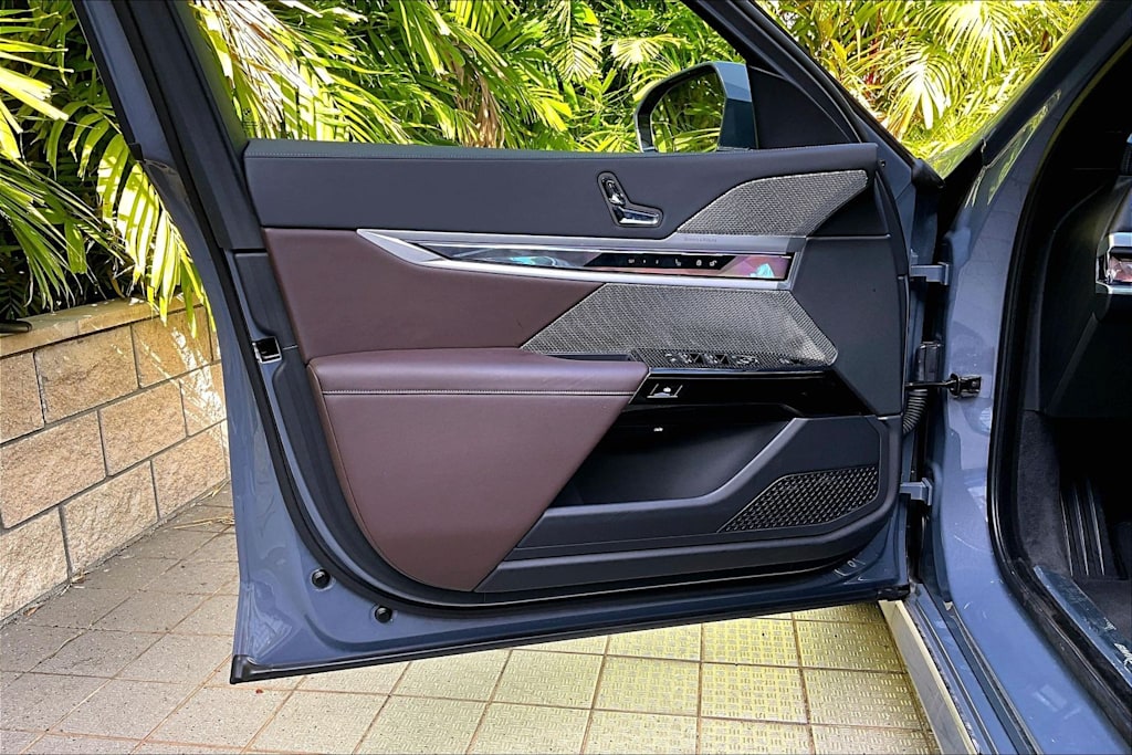 Thumbnail: 2023 BMW i7 - 27