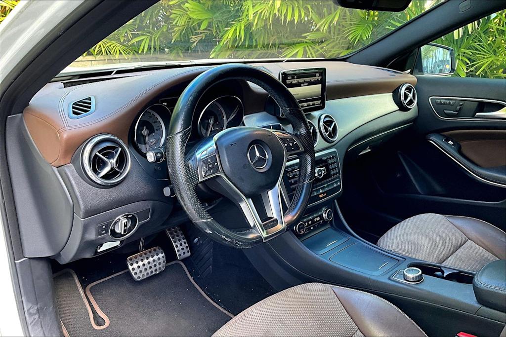 Thumbnail: 2015 Mercedes-Benz GLA - 2