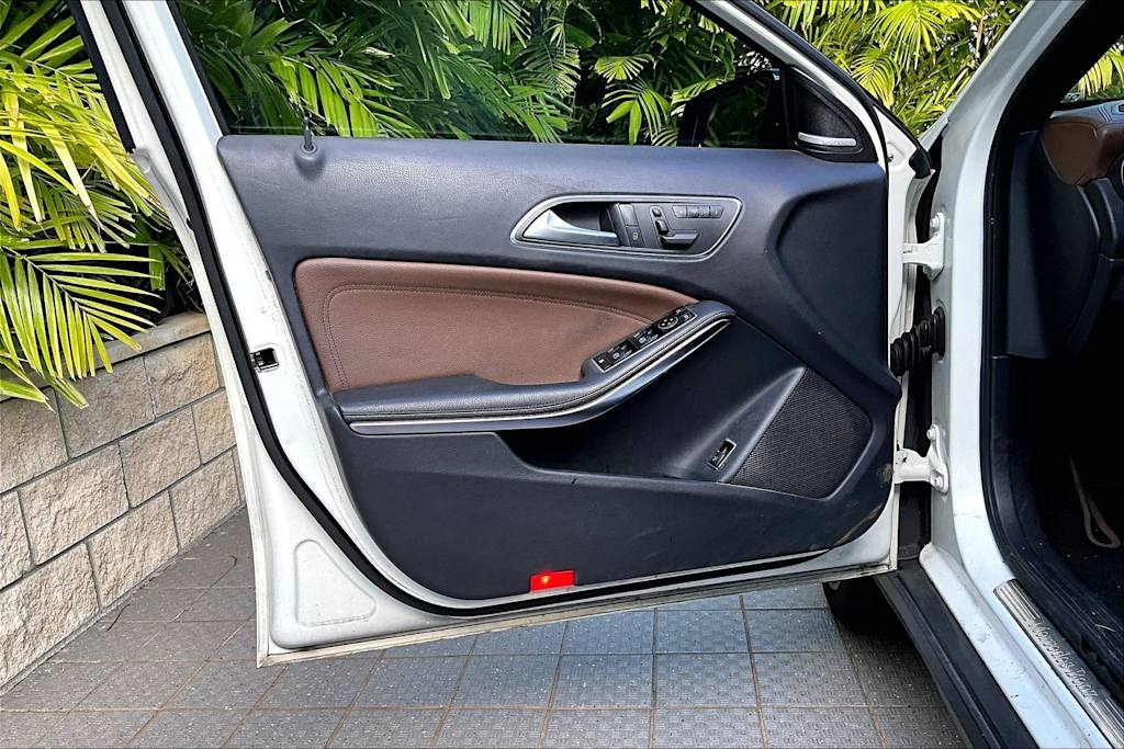 Thumbnail: 2015 Mercedes-Benz GLA - 27