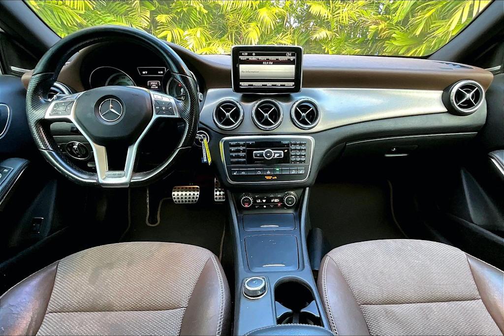 Thumbnail: 2015 Mercedes-Benz GLA - 10