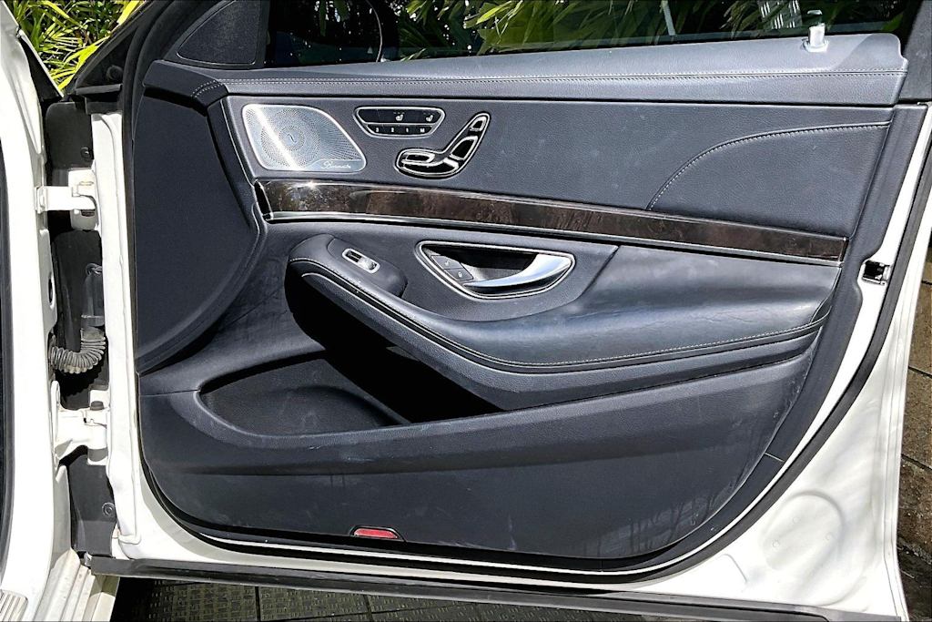 Thumbnail: 2016 Mercedes-Benz S-Class - 28