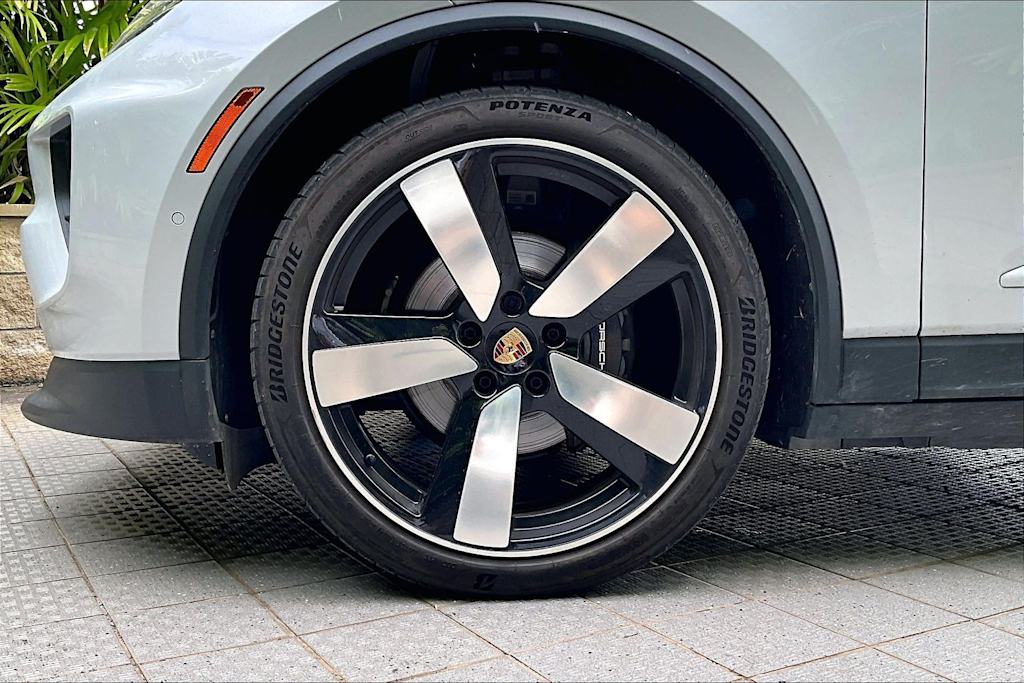 Thumbnail: 2024 Porsche Macan - 7