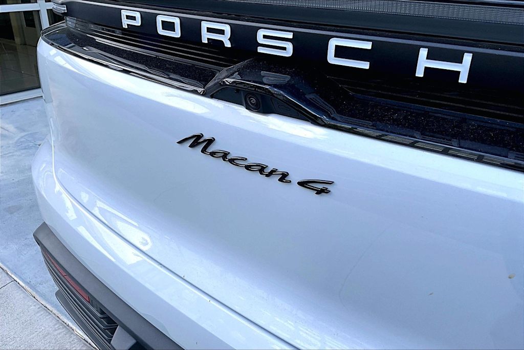 Thumbnail: 2024 Porsche Macan - 6