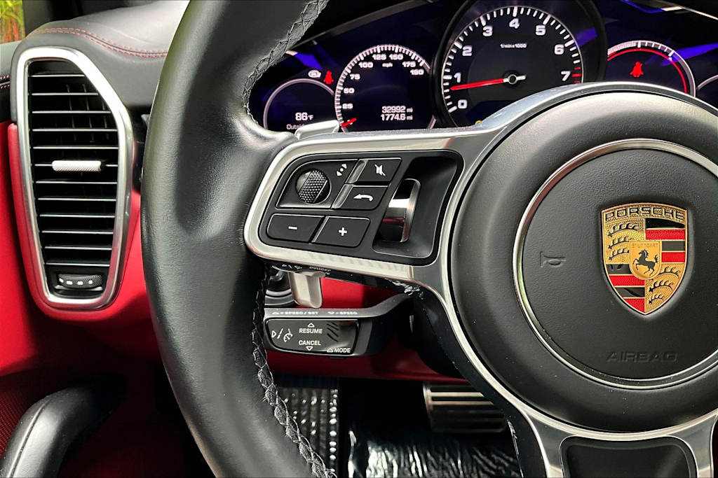 Thumbnail: 2021 Porsche Cayenne - 25