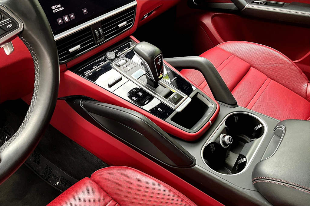 Thumbnail: 2021 Porsche Cayenne - 17