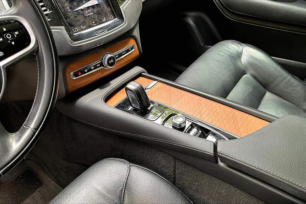 Thumbnail: 2021 Volvo XC90 - 17