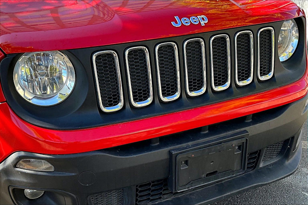 Thumbnail: 2015 Jeep Renegade - 32
