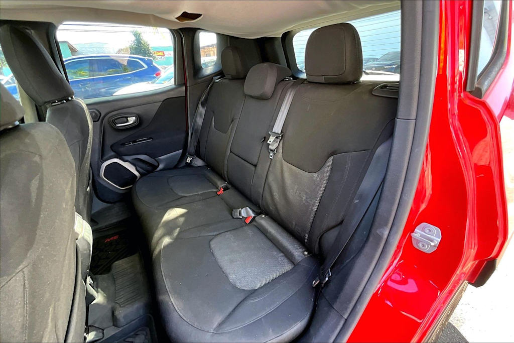 Thumbnail: 2015 Jeep Renegade - 29