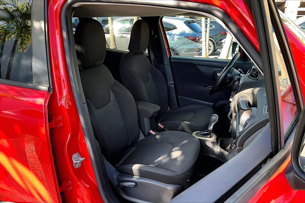 Thumbnail: 2015 Jeep Renegade - 13