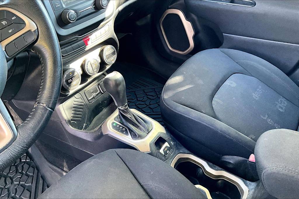 Thumbnail: 2015 Jeep Renegade - 17