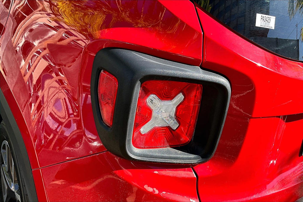 Thumbnail: 2015 Jeep Renegade - 31