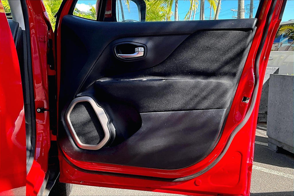 Thumbnail: 2015 Jeep Renegade - 28