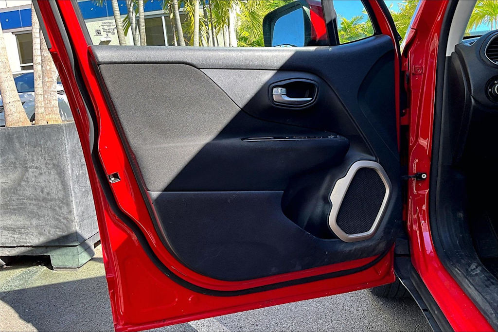 Thumbnail: 2015 Jeep Renegade - 27