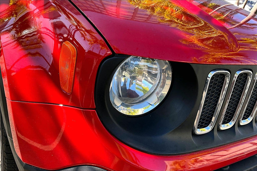 Thumbnail: 2015 Jeep Renegade - 30