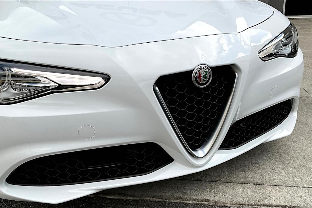 2018 Alfa Romeo Giulia Base 33