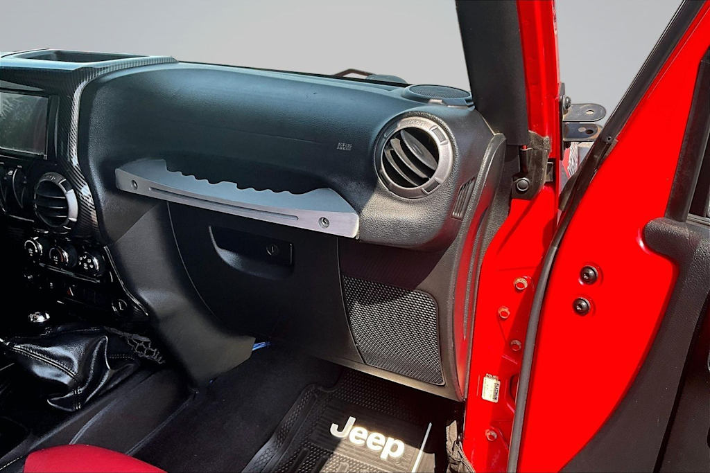 Thumbnail: 2015 Jeep Wrangler - 23