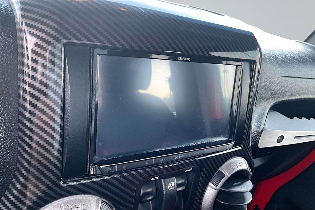 Thumbnail: 2015 Jeep Wrangler - 14