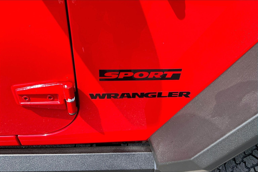 Thumbnail: 2015 Jeep Wrangler - 17