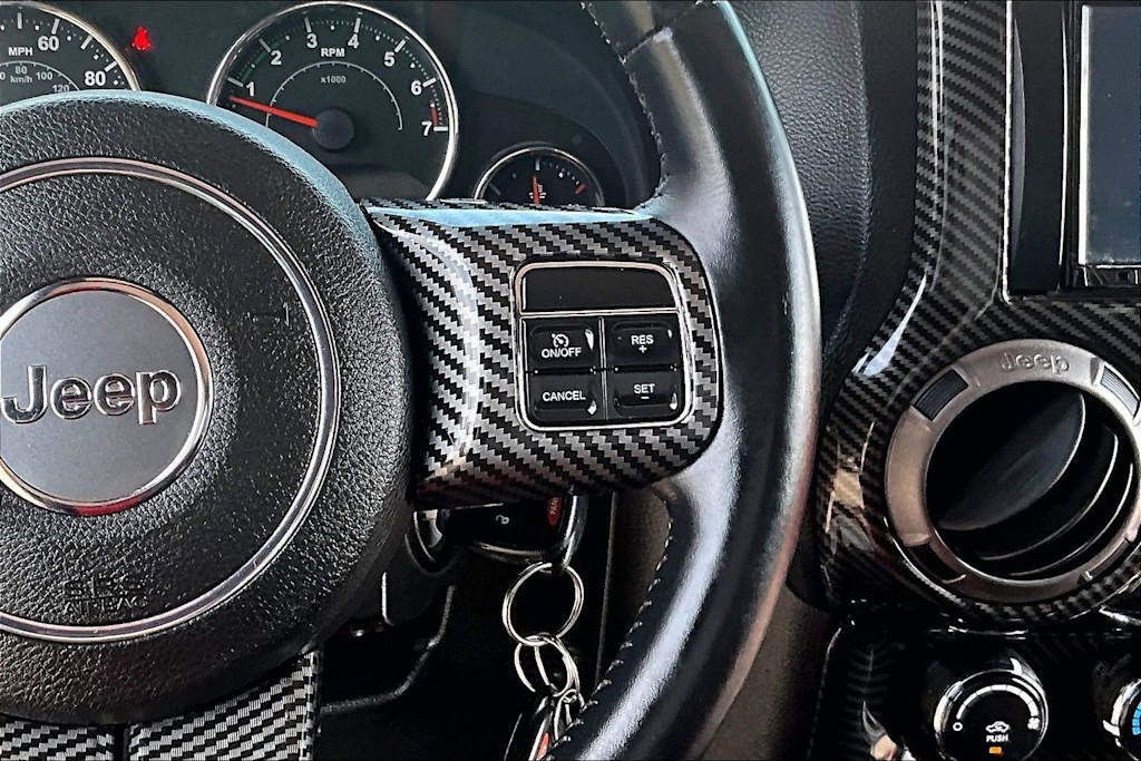 Thumbnail: 2015 Jeep Wrangler - 25