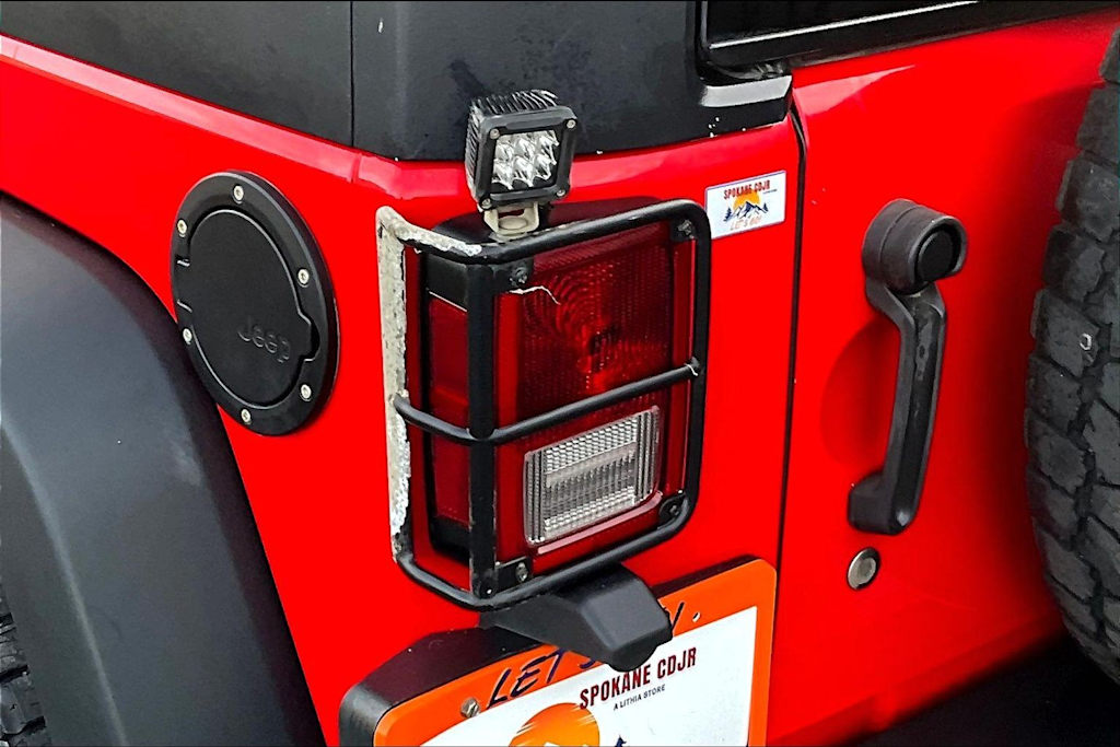 Thumbnail: 2016 Jeep Wrangler - 32