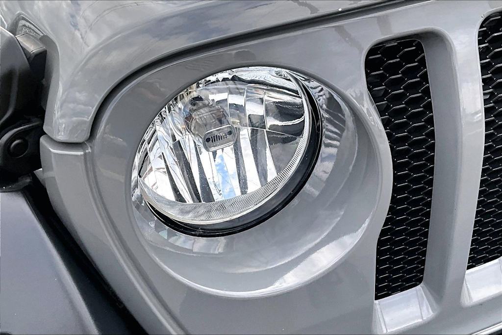 Thumbnail: 2021 Jeep Wrangler - 31