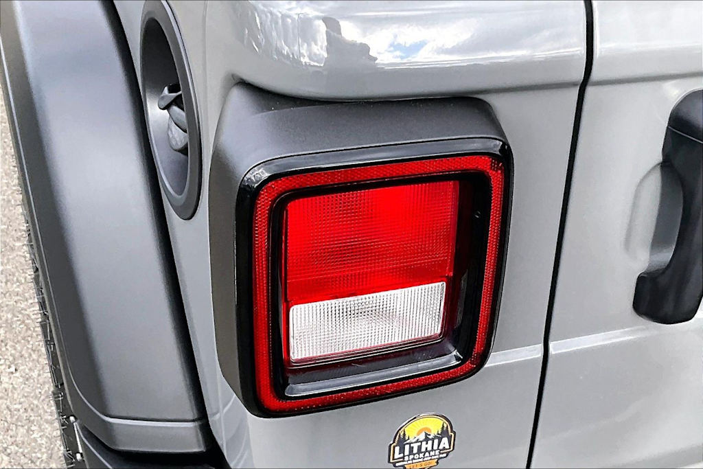 Thumbnail: 2021 Jeep Wrangler - 32