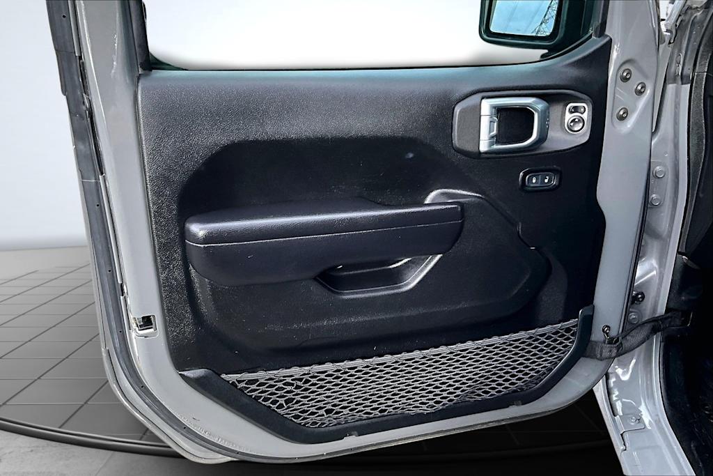 Thumbnail: 2021 Jeep Wrangler - 28