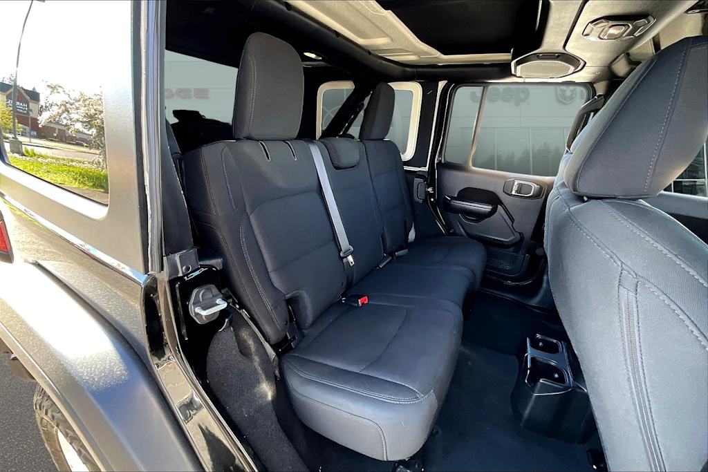 2018 Jeep Wrangler Unlimited Sport 32