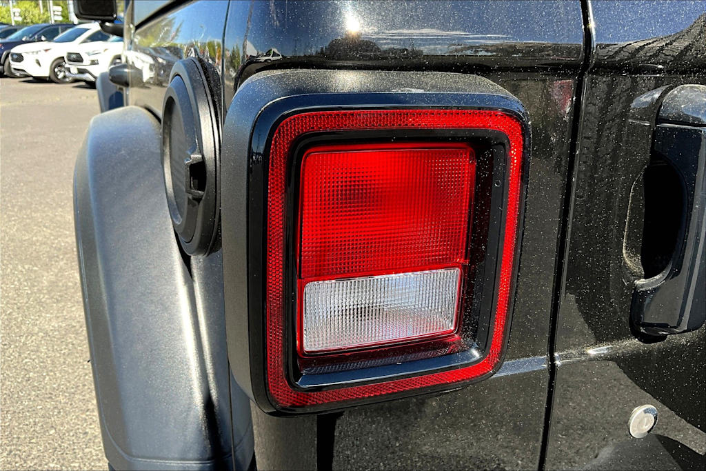 2018 Jeep Wrangler Unlimited Sport 25