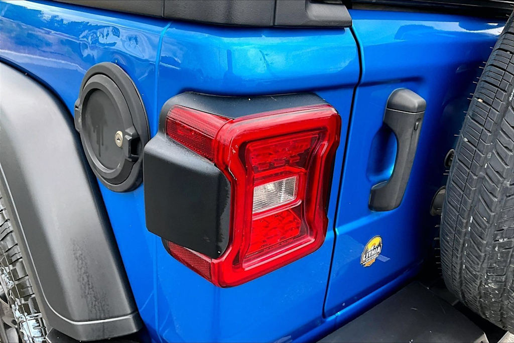 Thumbnail: 2023 Jeep Wrangler - 32