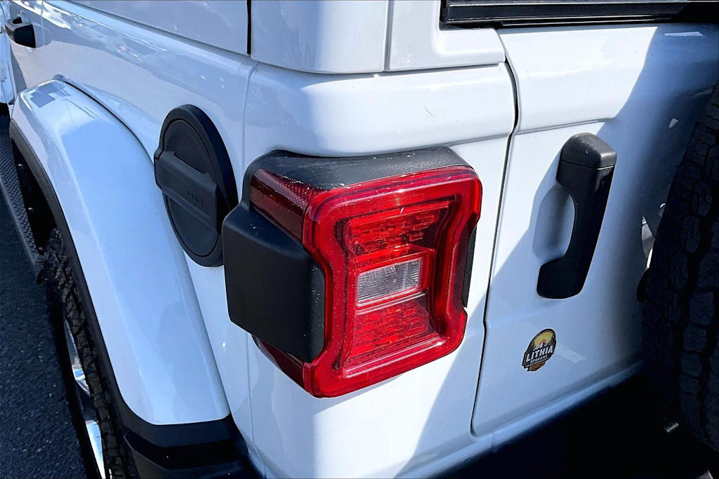 Thumbnail: 2022 Jeep Wrangler - 32
