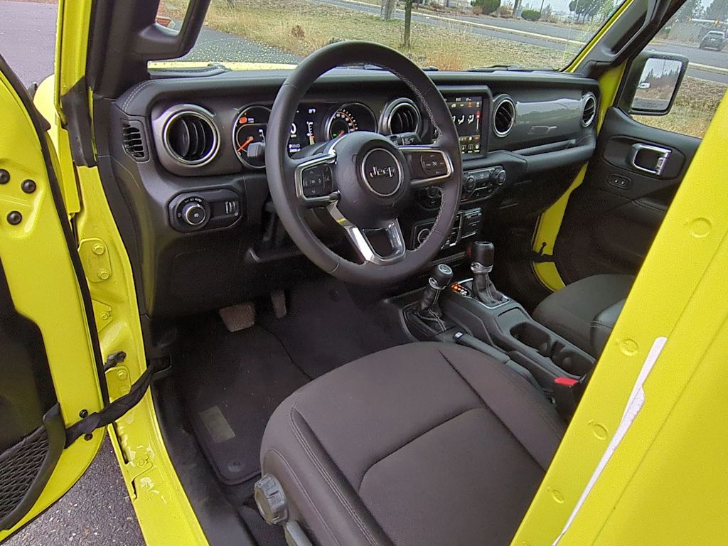 2023 Jeep Wrangler Unlimited Sahara 2